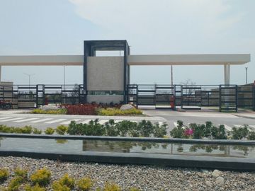 Casa de tres recámaras, modelo Amatista,  frente a la alberca, en Real Santa Fe Residencial, Xochitepec, Mor.