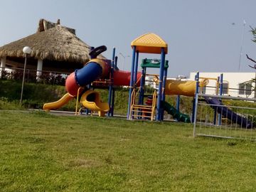 Casa de tres recámaras, modelo Amatista,  frente a la alberca, en Real Santa Fe Residencial, Xochitepec, Mor.