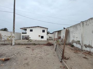 casa de venta en crucita sector los arenales A/R