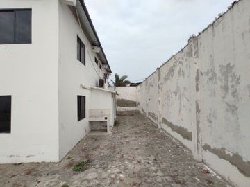 casa de venta en crucita sector los arenales A/R