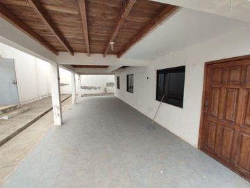 casa de venta en crucita sector los arenales A/R