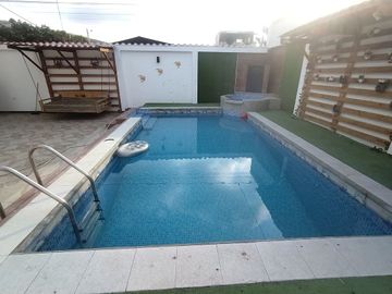 casa con piscina de venta en Crucita A/R