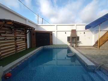 casa con piscina de venta en Crucita A/R