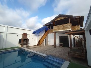 casa con piscina de venta en Crucita A/R
