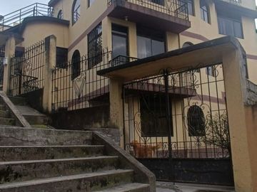 VENDO CASA EN QUITO - SECTOR MONJAS
