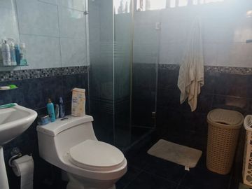 VENDO CASA EN QUITO - SECTOR MONJAS