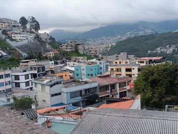 VENDO CASA EN QUITO - SECTOR MONJAS