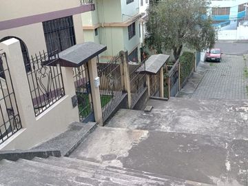 VENDO CASA EN QUITO - SECTOR MONJAS