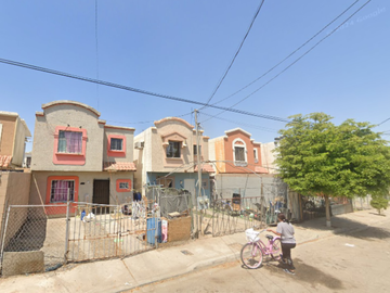 ¡Casa en Venta! (Remate) - Villas Residencial del Prado, Mexicali, baja California