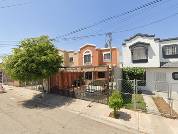 ¡Casa en Venta! (Remate) - Villas Residencial del Prado, Mexicali, baja California