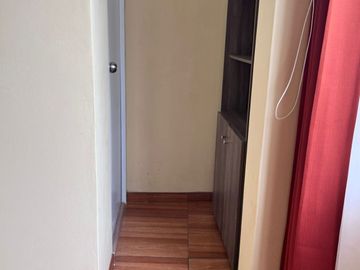 SE PONE EN ALQUILER CASA SEMI AMOBLADA CON TIENDA COMERCIAL - VALLECITO