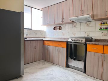 SE PONE EN ALQUILER CASA SEMI AMOBLADA CON TIENDA COMERCIAL - VALLECITO