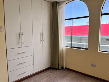 SE PONE EN ALQUILER CASA SEMI AMOBLADA CON TIENDA COMERCIAL - VALLECITO