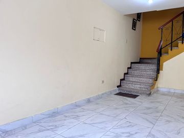 SE PONE EN ALQUILER CASA SEMI AMOBLADA CON TIENDA COMERCIAL - VALLECITO