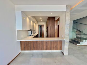 Casa Nueva con Roof Garden en Venta en Parques Vallarta