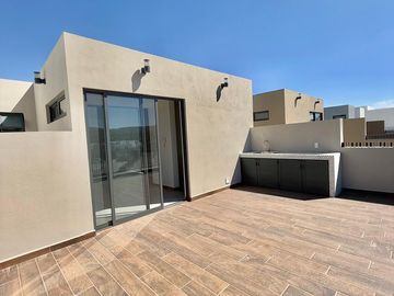 Casa Nueva con Roof Garden en Venta en Parques Vallarta