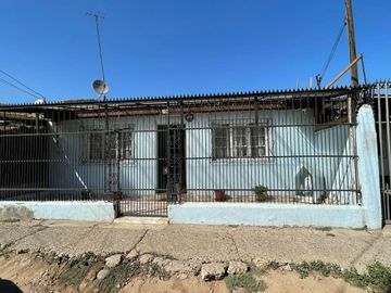Gran Casa Cercana a Hospital Félix Bulnes