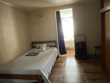 Gran Casa Cercana a Hospital Félix Bulnes