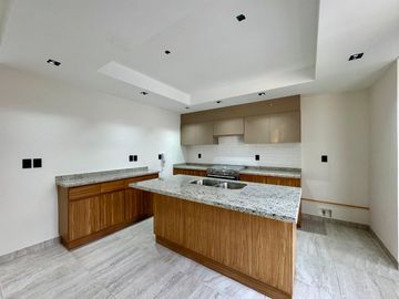 Casa Residencial con Acabados Minimalistas en la Rioja