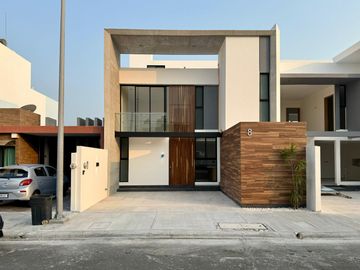 Casa Residencial con Acabados Minimalistas en la Rioja