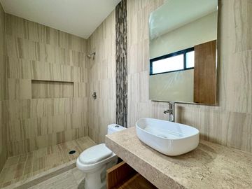 Casa Residencial con Acabados Minimalistas en la Rioja