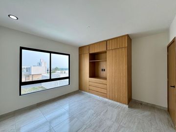 Casa Residencial con Acabados Minimalistas en la Rioja