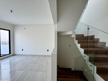 Casa Residencial con Acabados Minimalistas en la Rioja