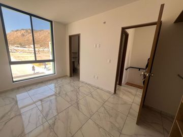 Casa 2 recámaras cerca Periférico y Prol. Av Guadalupe