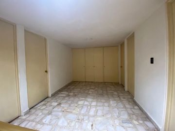VENTA- AMPLIA CASA EN VILLA LAZARO CARDENAS, TLALPAN. CERCA CALZ. ACOXPA.