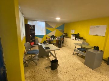 VENTA- AMPLIA CASA EN VILLA LAZARO CARDENAS, TLALPAN. CERCA CALZ. ACOXPA.