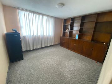 VENTA- AMPLIA CASA EN VILLA LAZARO CARDENAS, TLALPAN. CERCA CALZ. ACOXPA.
