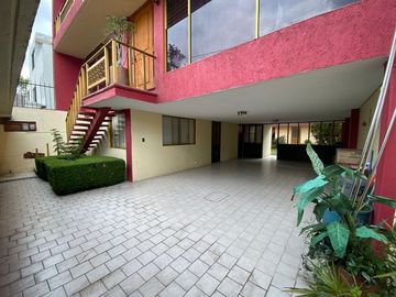 VENTA- AMPLIA CASA EN VILLA LAZARO CARDENAS, TLALPAN. CERCA CALZ. ACOXPA.