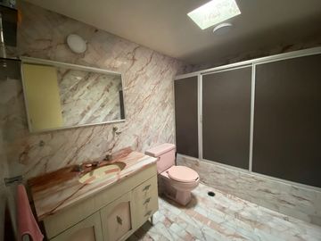 VENTA- AMPLIA CASA EN VILLA LAZARO CARDENAS, TLALPAN. CERCA CALZ. ACOXPA.
