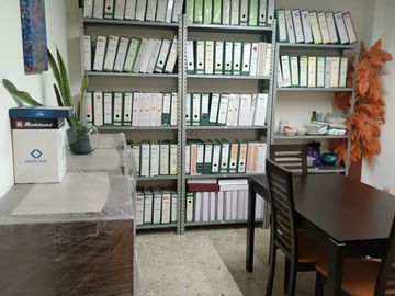VENTA- AMPLIA CASA EN VILLA LAZARO CARDENAS, TLALPAN. CERCA CALZ. ACOXPA.