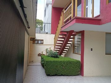 VENTA- AMPLIA CASA EN VILLA LAZARO CARDENAS, TLALPAN. CERCA CALZ. ACOXPA.
