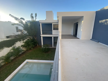 Casa de 2 pisos en venta en Residencial Altabrisa
