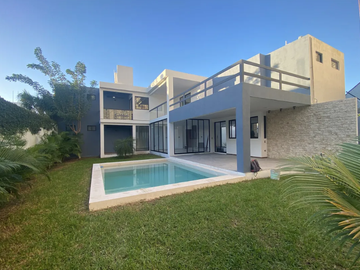 Casa de 2 pisos en venta en Residencial Altabrisa