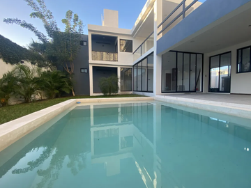 Casa de 2 pisos en venta en Residencial Altabrisa