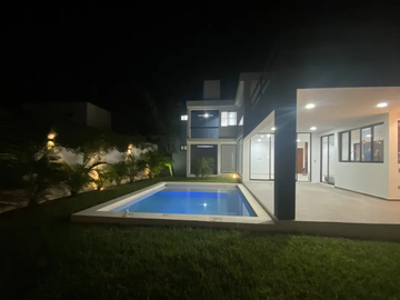 Casa de 2 pisos en venta en Residencial Altabrisa