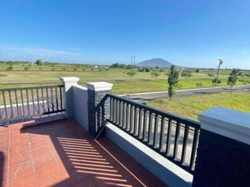Morning Sun 2-Storey House and Lot for SALE in Beverly Place Mexico Pampanga EXCLUSIVE FAIRWAY LOT GOLF COURSE