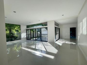4BR HOUSE & LOT; AYALA SOUTHVALE SONERA - BACOOR CAVITE - FOR SALE