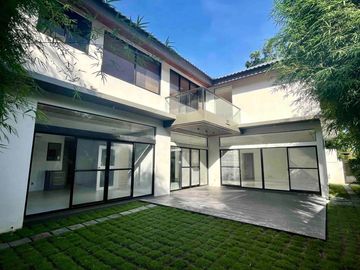 4BR HOUSE & LOT; AYALA SOUTHVALE SONERA - BACOOR CAVITE - FOR SALE