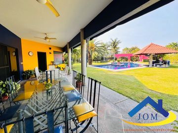 HERMOSA RESIDENCIA EN YAUTEPEC MORELOS