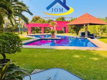 HERMOSA RESIDENCIA EN YAUTEPEC MORELOS