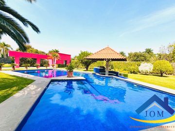 HERMOSA RESIDENCIA EN YAUTEPEC MORELOS