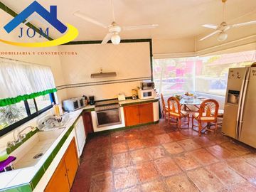 HERMOSA RESIDENCIA EN YAUTEPEC MORELOS