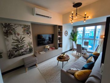 2BR condo at Uptown Parksuites Tower 1 - High floor unit with city view