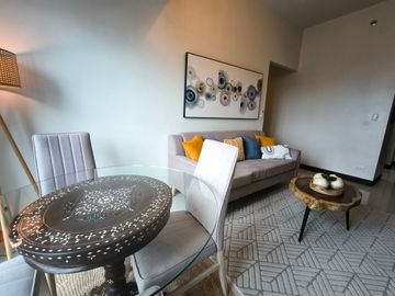 2BR condo at Uptown Parksuites Tower 1 - High floor unit with city view