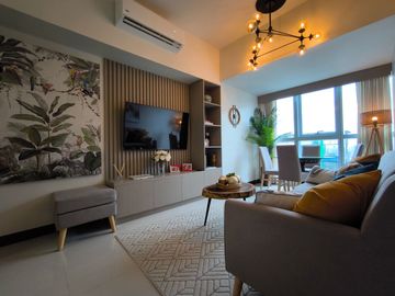 2BR condo at Uptown Parksuites Tower 1 - High floor unit with city view