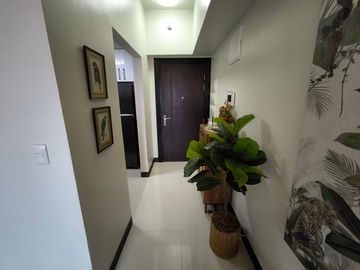 2BR condo at Uptown Parksuites Tower 1 - High floor unit with city view